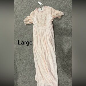 Elegant Lace Maxi Dress in Light Pink
